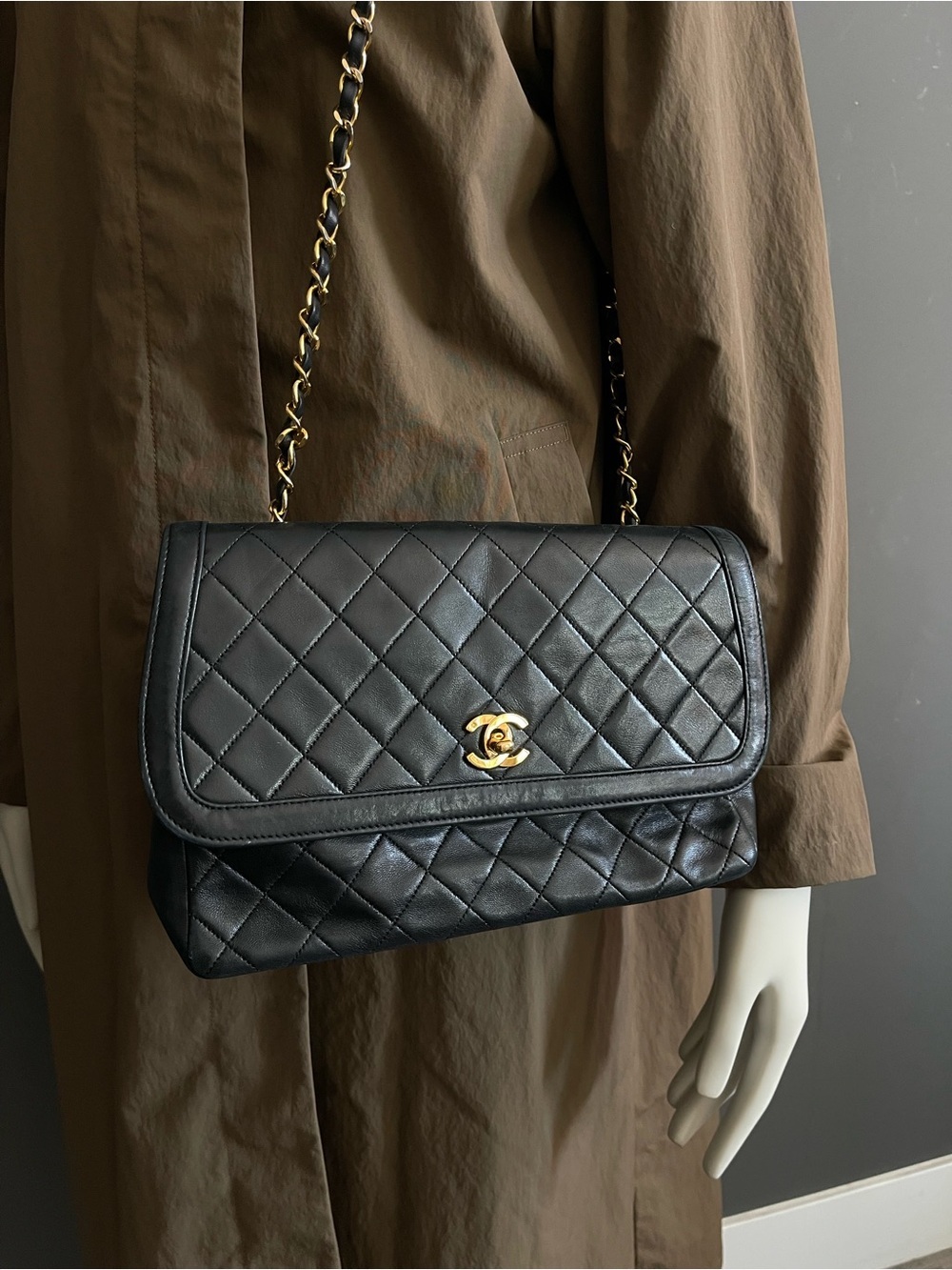 Vintage Chanel Diana Medium Black Lambskin 24K Gold CC Flap Shoulder Bag w/ Card